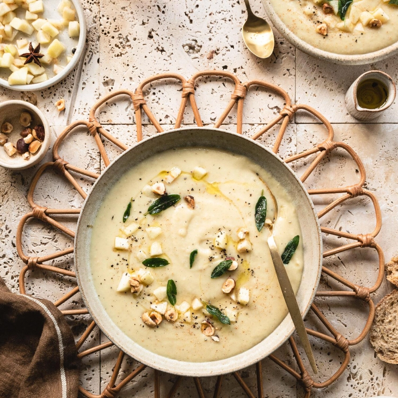 Herbstsuppe mit Pastinaken, Birne und Salbei mit Ayurveda Gewürz wärmendes Rezept